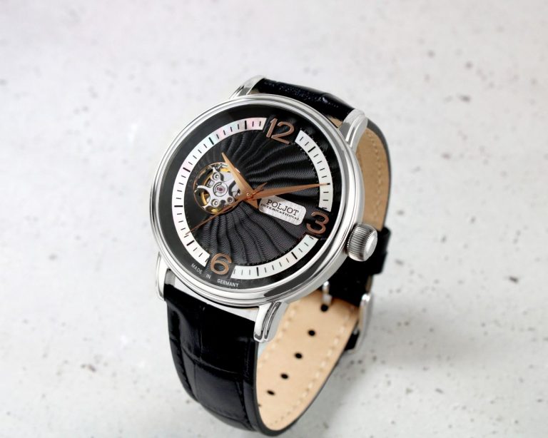 Jaros_Open_Heart_38NH_4280813_schwarz_lifestyle_03