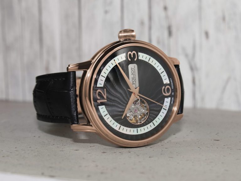Jaros_Open_Heart_38NH_4286813_schwarz_rosegold_lifestyle_01